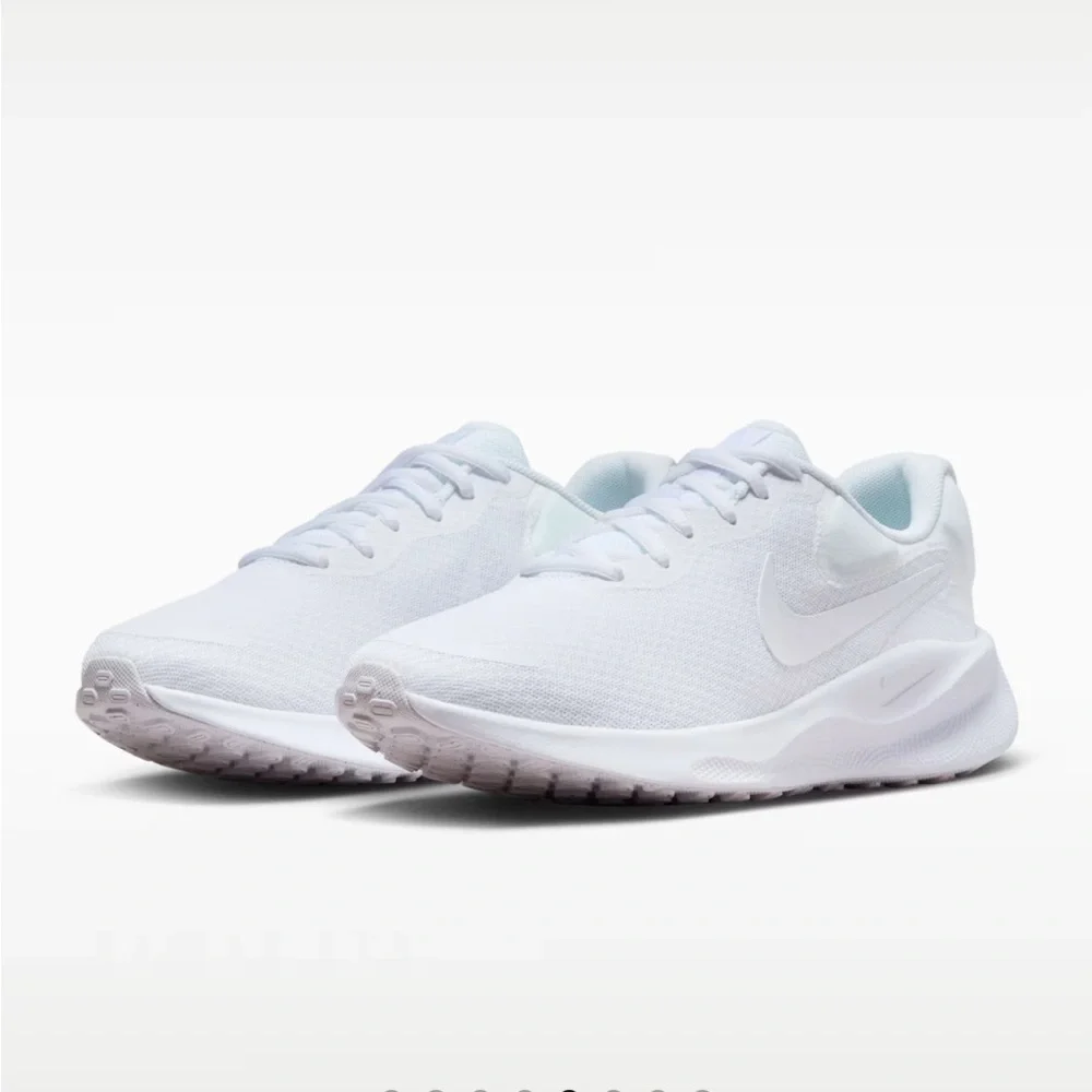 Nike Women’s Revolution 7 Running Shoes - Picture 1 of 8